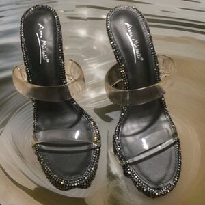 Adorable NWOT Anne Michelle Clear Double  Strap Jeweled Sandals Sz 8.